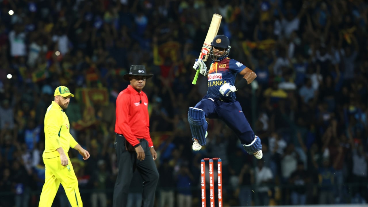 Dasun Shanaka made a world record, hit a half-century in the death over