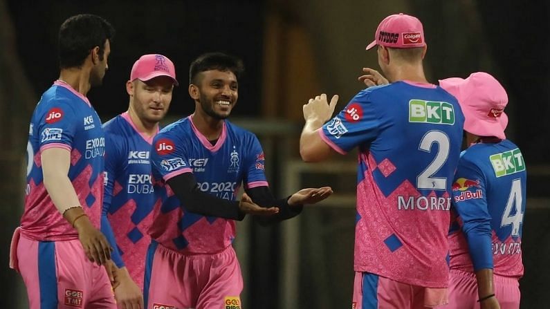 IPL 2022 में चेन्नई, मुंबई और आरसीबी समेत सभी 8 टीमें किसे करेंगी रिटेन और किन्हें बाहर, एक नजर में...