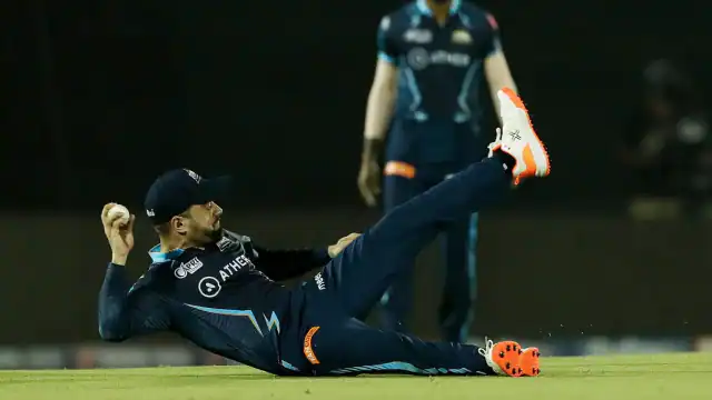 Rashid Khan threw ball on his shoes-