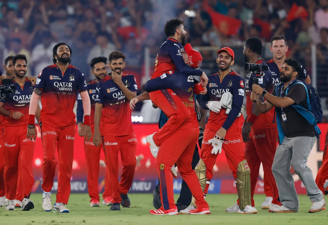 RCB vs PBKS Final: 18 साल में बेंगलुरु ने जीता अपना पहला खिताब, फाइनल में बने ये 7 रिकॉर्ड्स RCB vs PBKS Final: 18 साल में बेंगलुरु ने जीता अपना पहला खिताब, फाइनल में बने ये 7 रिकॉर्ड्स