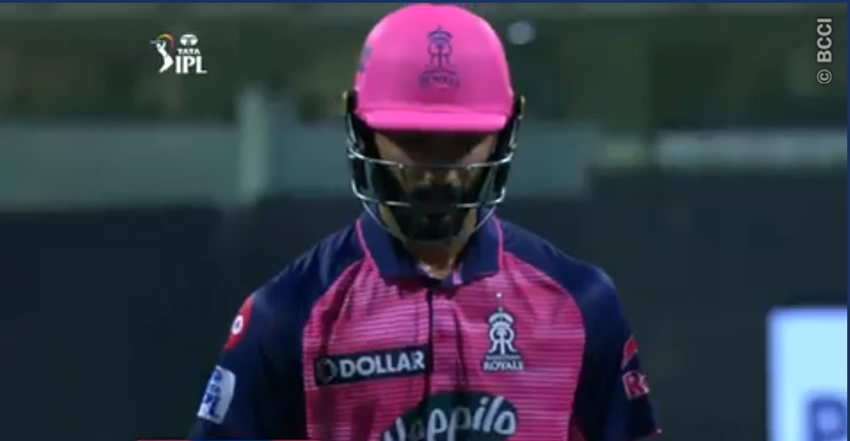 VIDEO: अपने पुराने खिलाड़ी को आउट करने के लिए RCB ने बिछाया जाल, फिर Virat Kohli ने लपका कैच