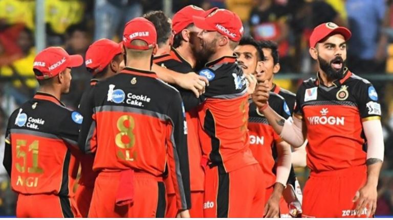 IPL 2021, MIvsRCB: रॉयल चैलेंजर्स बैंगलोर ने टॉस जीतकर चुनी फील्डिंग, जाने दोनों टीमों की प्लेइंग इल...