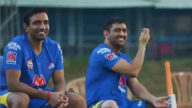 IPL: कप्तान महेंद्र सिंह धोनी ने उतारी रविन्द्र जडेजा की नकल, वीडियो हुआ वायरल