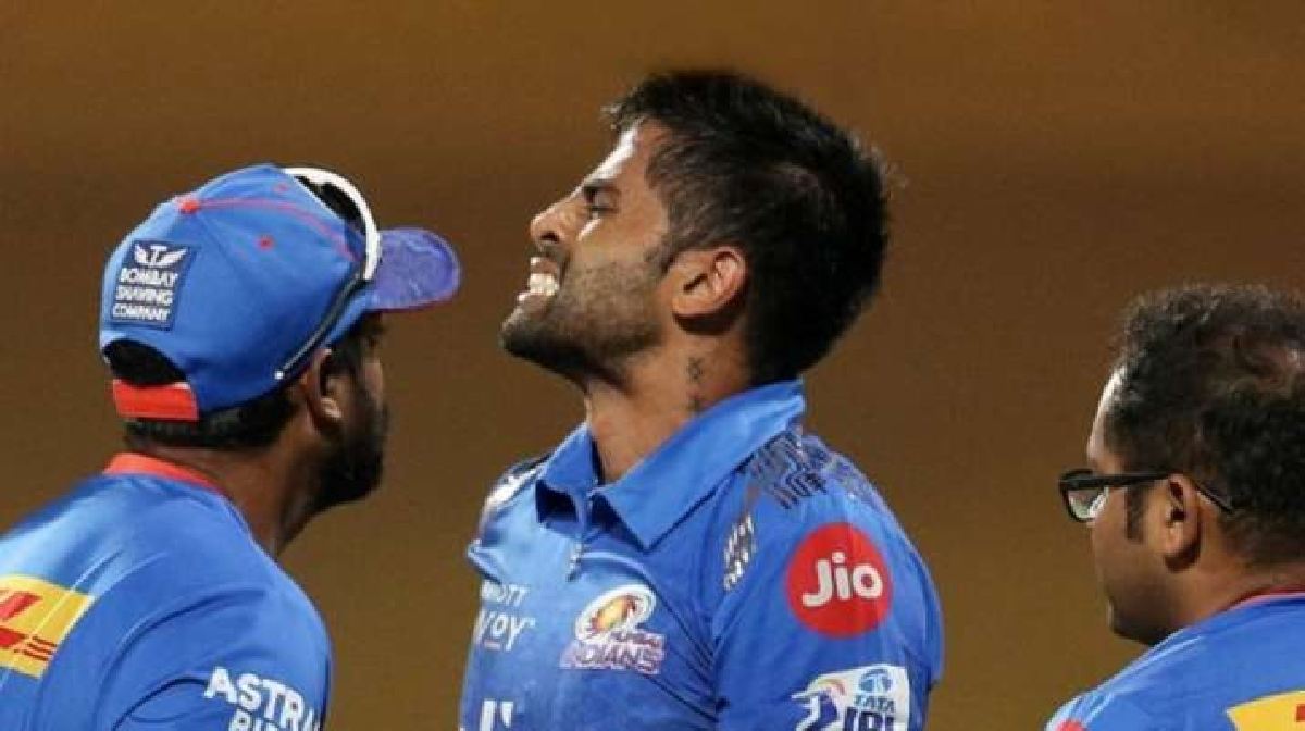 रोहित और सूर्यकुमार ने एक साथ मुंबई इंडियंस को दिया बड़ा झटका, IPL 2024 खेलने से कर दिया इनकार! सामन...