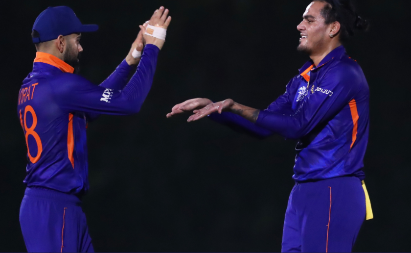 "ऐसा मौका फिर कहां..." आवेश खान को देखते ही गाना क्यों गाने लगे Virat Kohli? युजवेन्द्र चहल की भी छू...