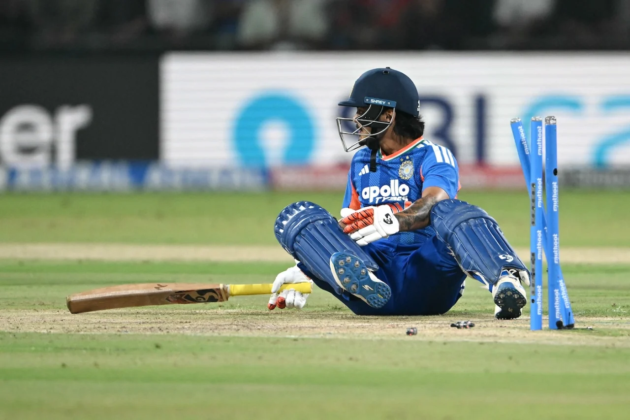 Ishan lay down on pitch after playing shot