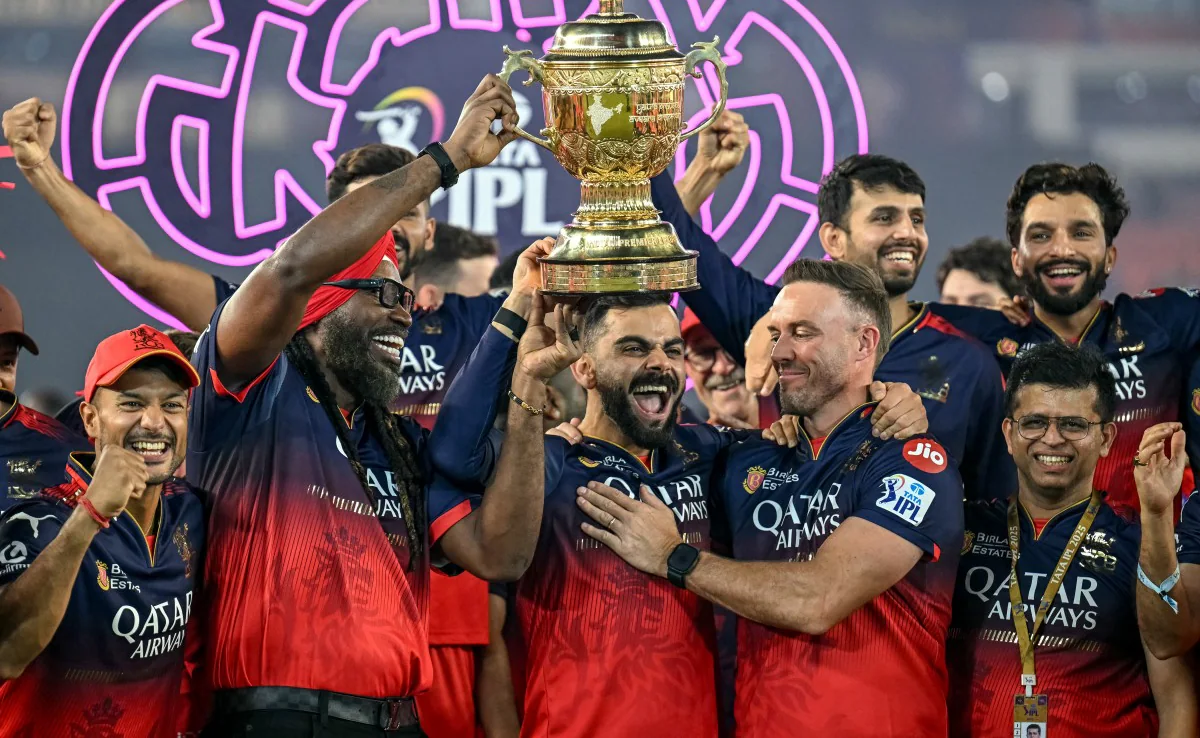 RCB WITH TROPHY