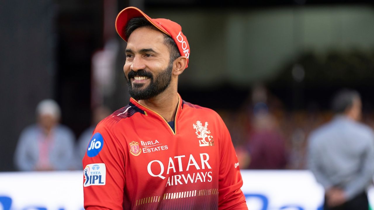 Dinesh Karthik 1 
