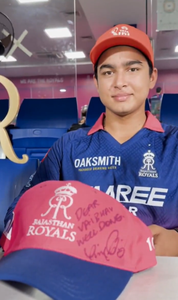 Vaibhav got signed cap by Virat Kohli