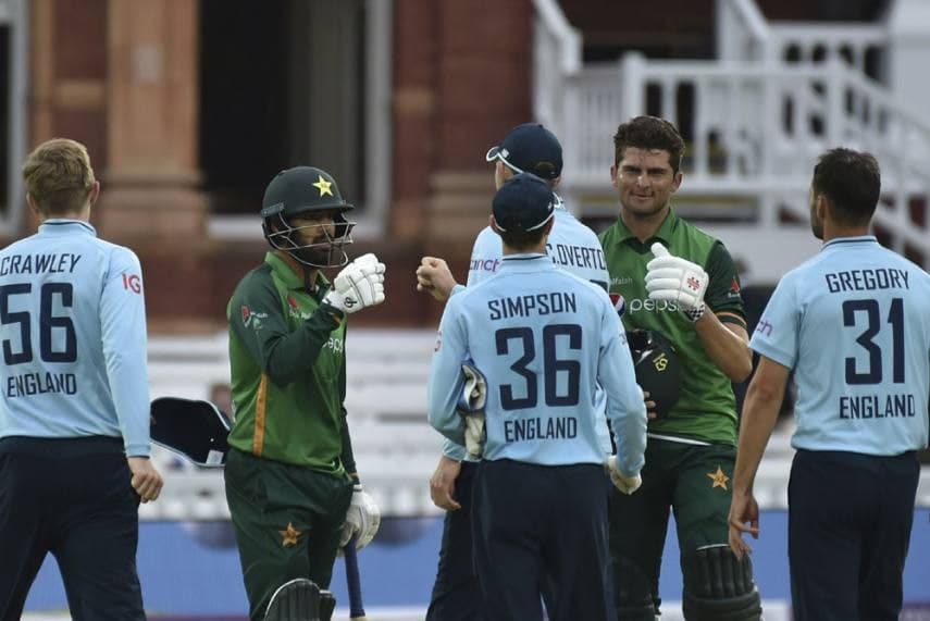 पाकिस्तान को दूसरे ODI में इंग्लैंड से मिली शिकस्त के बाद भड़का ये पूर्व क्रिकेटर, भूकंप से की हार की तुलना
