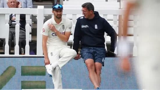 इंग्लैंड को लगा एक और झटका, मार्क वुड तीसरे टेस्ट मैच से हुए बाहर, जानिए कौन सा खिलाड़ी लेगा उनकी जगह