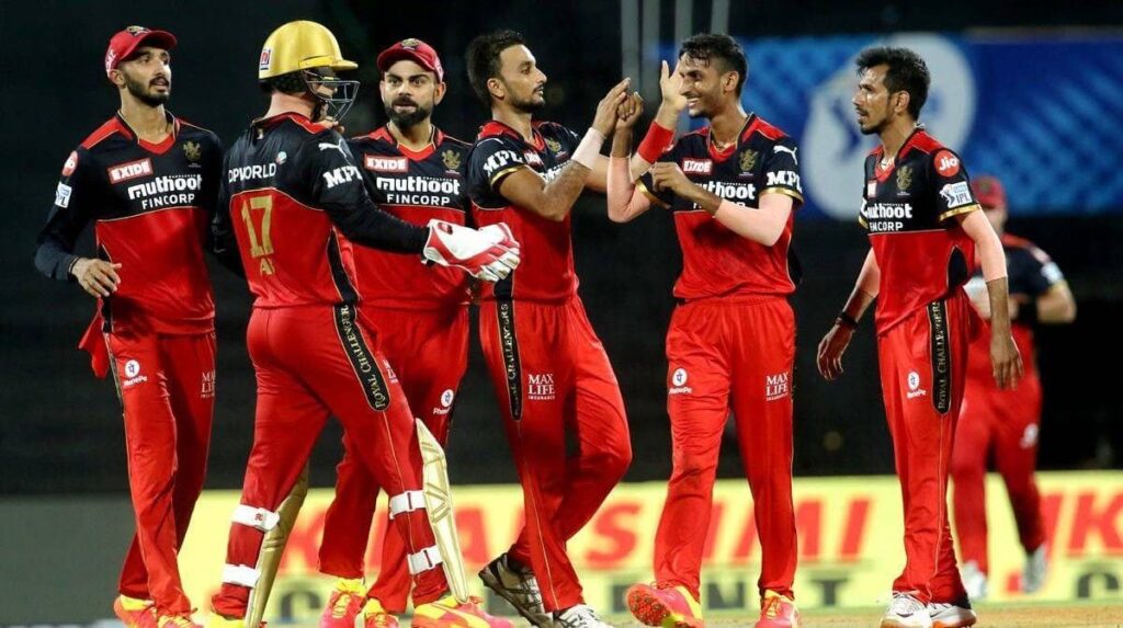 RCB has been able to retain these 4 players - Aakash