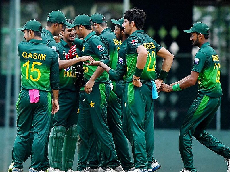 pakistan u19 team celebrating a wicket 1