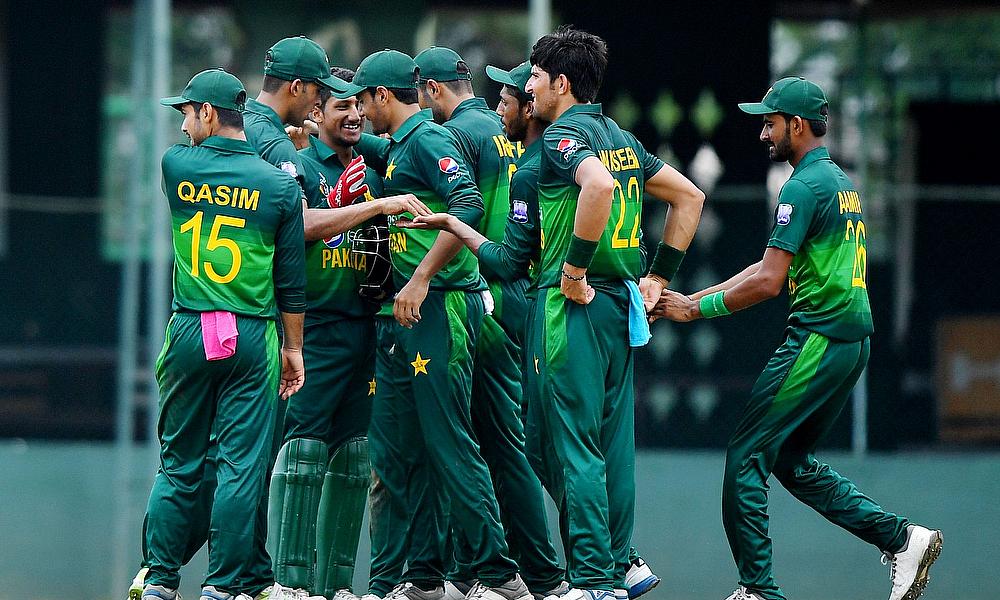 pakistan u19 team celebrating a wicket 1