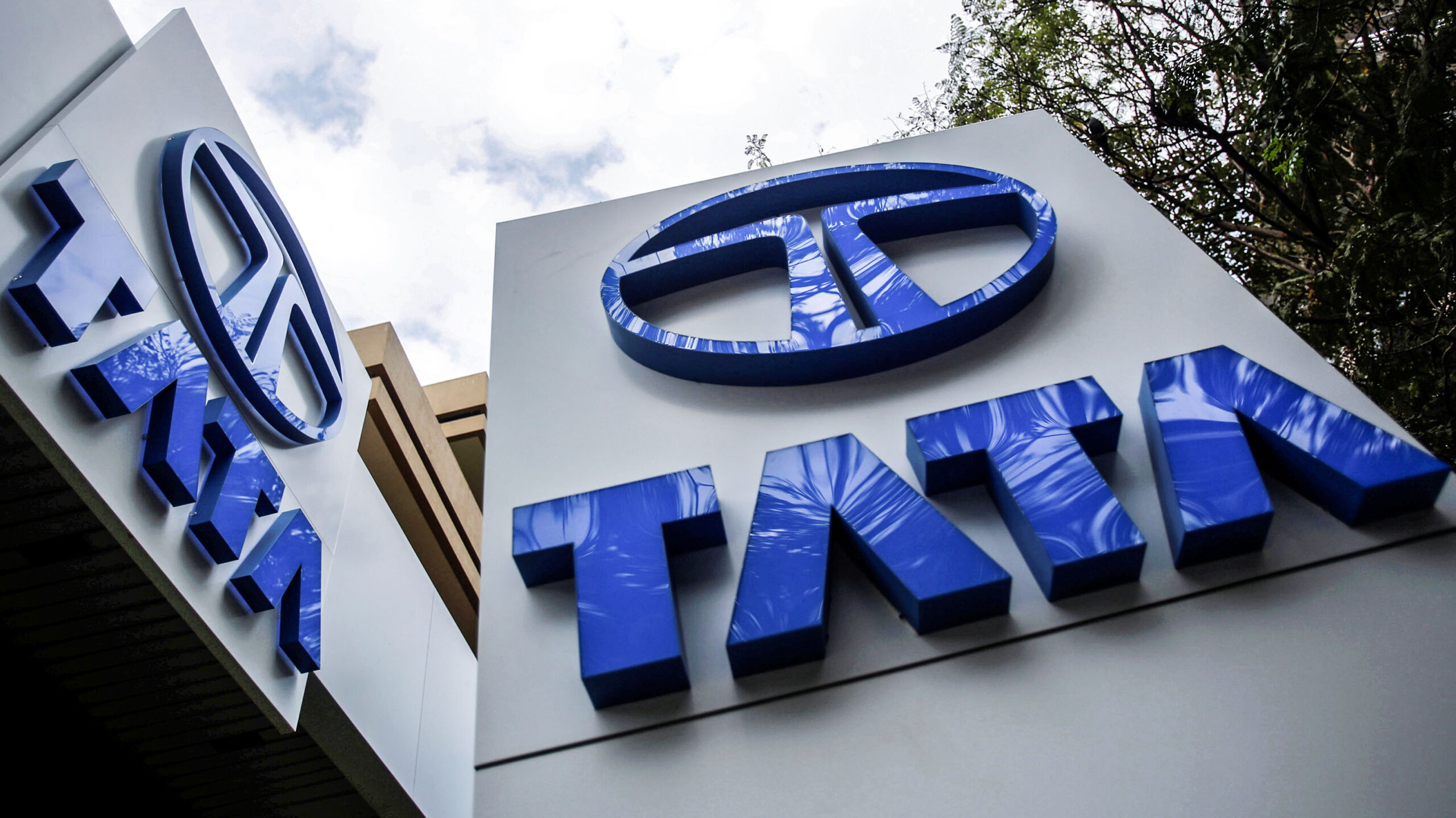 Tata Motors Share Price Today: Check Live NSE/BSE Stock Price @INDMoney