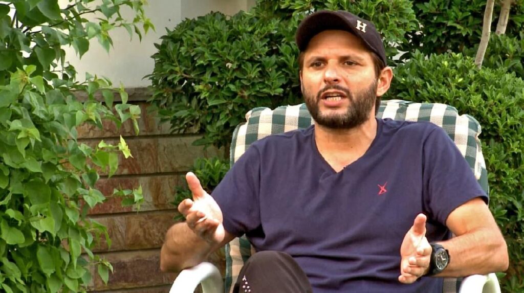 Shahid Afridi Reacts on a Question of coaching any team in the world-video