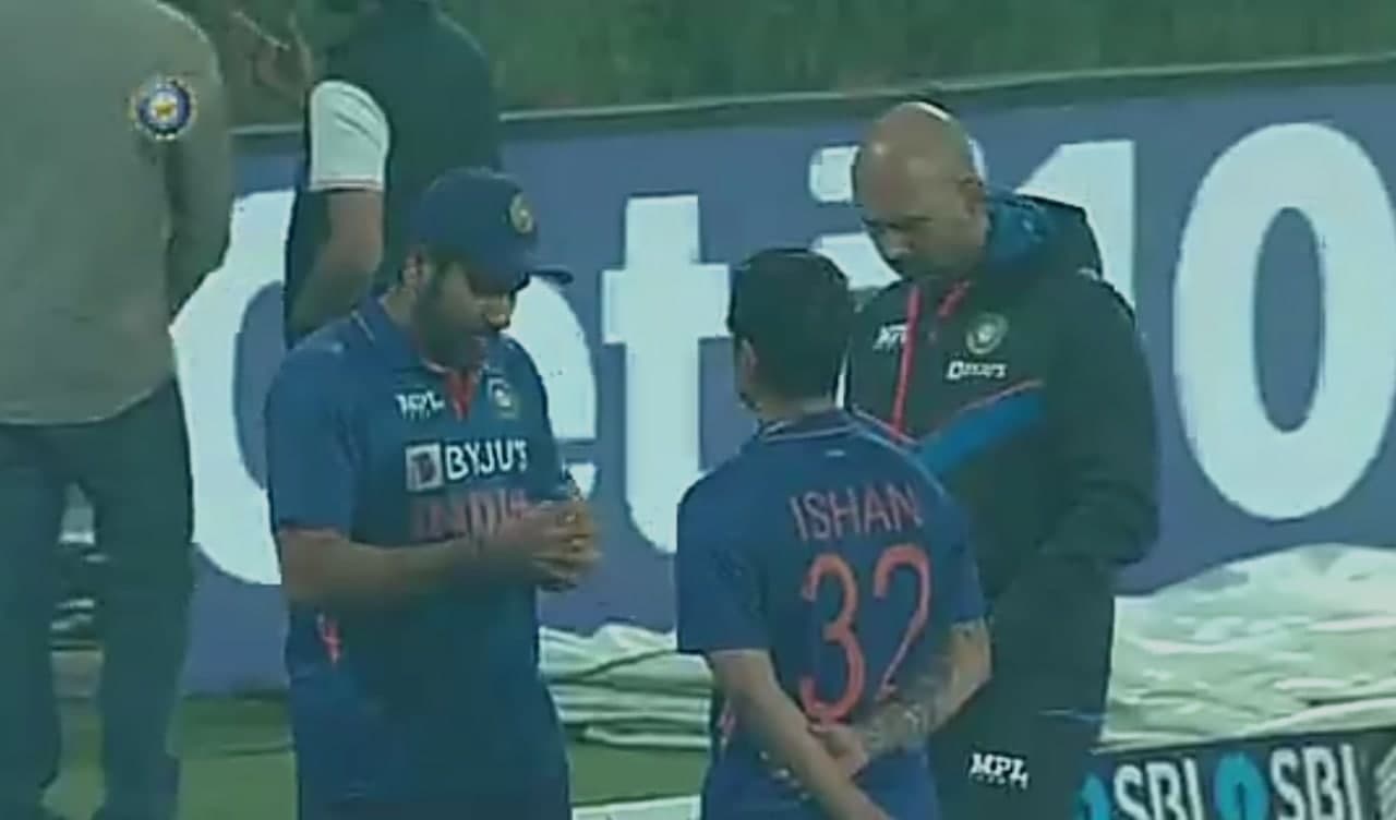 Rohit Sharma seen giving tips to ishan kishan 