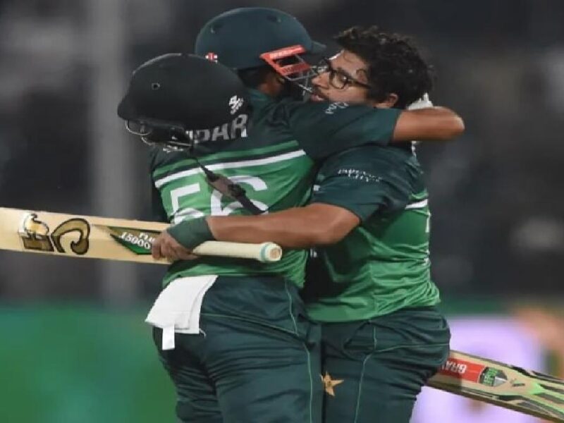 Pakistan beat Aus by 6 wickets chasing record target of 349 Runs