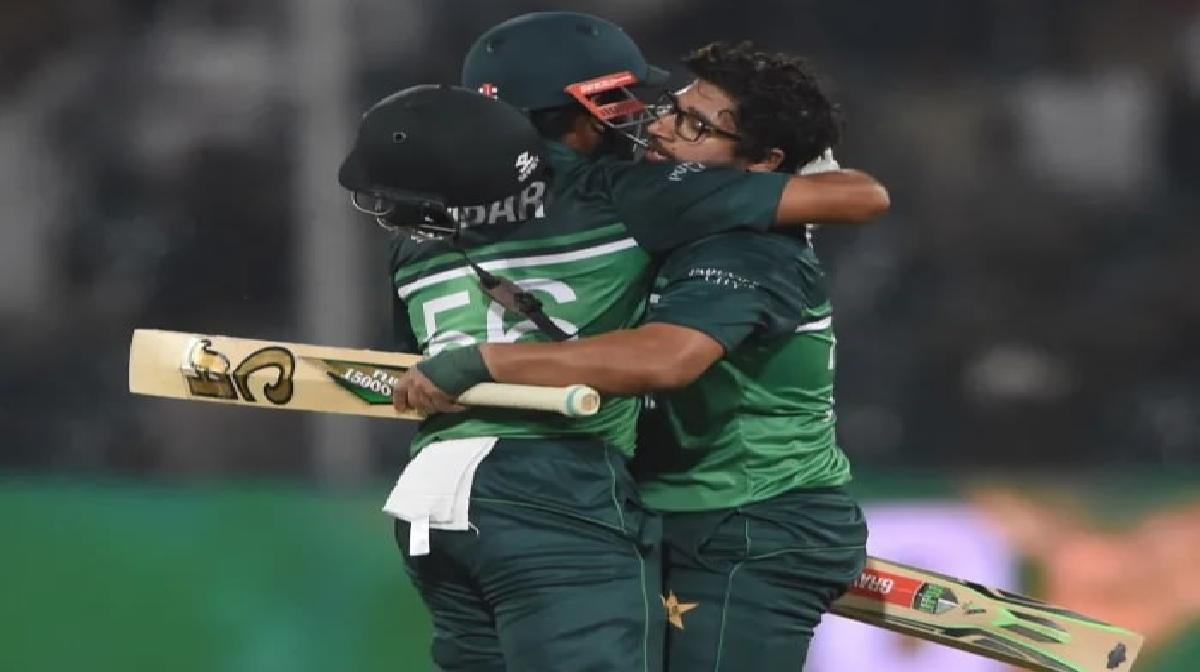 Pakistan beat Aus by 6 wickets chasing record target of 349 Runs