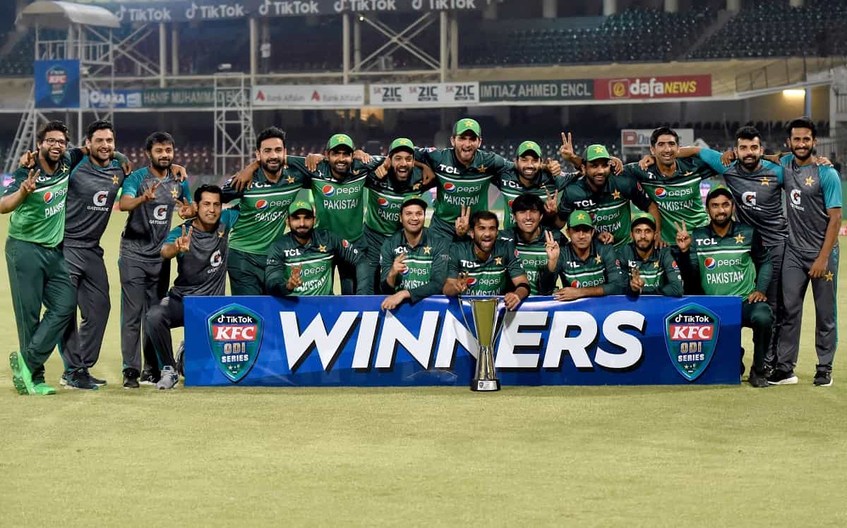 Pakistan beat Australia
