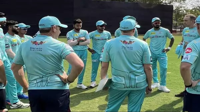 Marcus Stoinis from LSG, KL Rahul welcomed with jersey