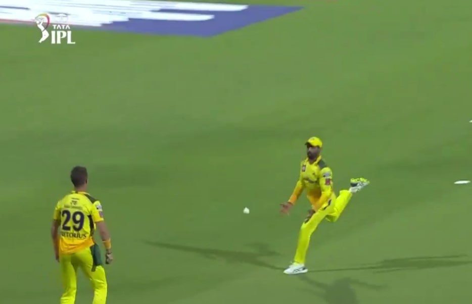 jadeja dropped catch in 2nd over