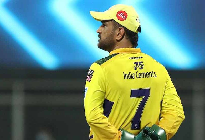 Why MS Dhoni Should Not Play IPL