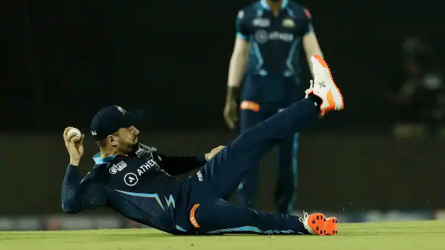 Rashid Khan threw ball on his shoes-Funny Moment - Cricket Addictor Hindi