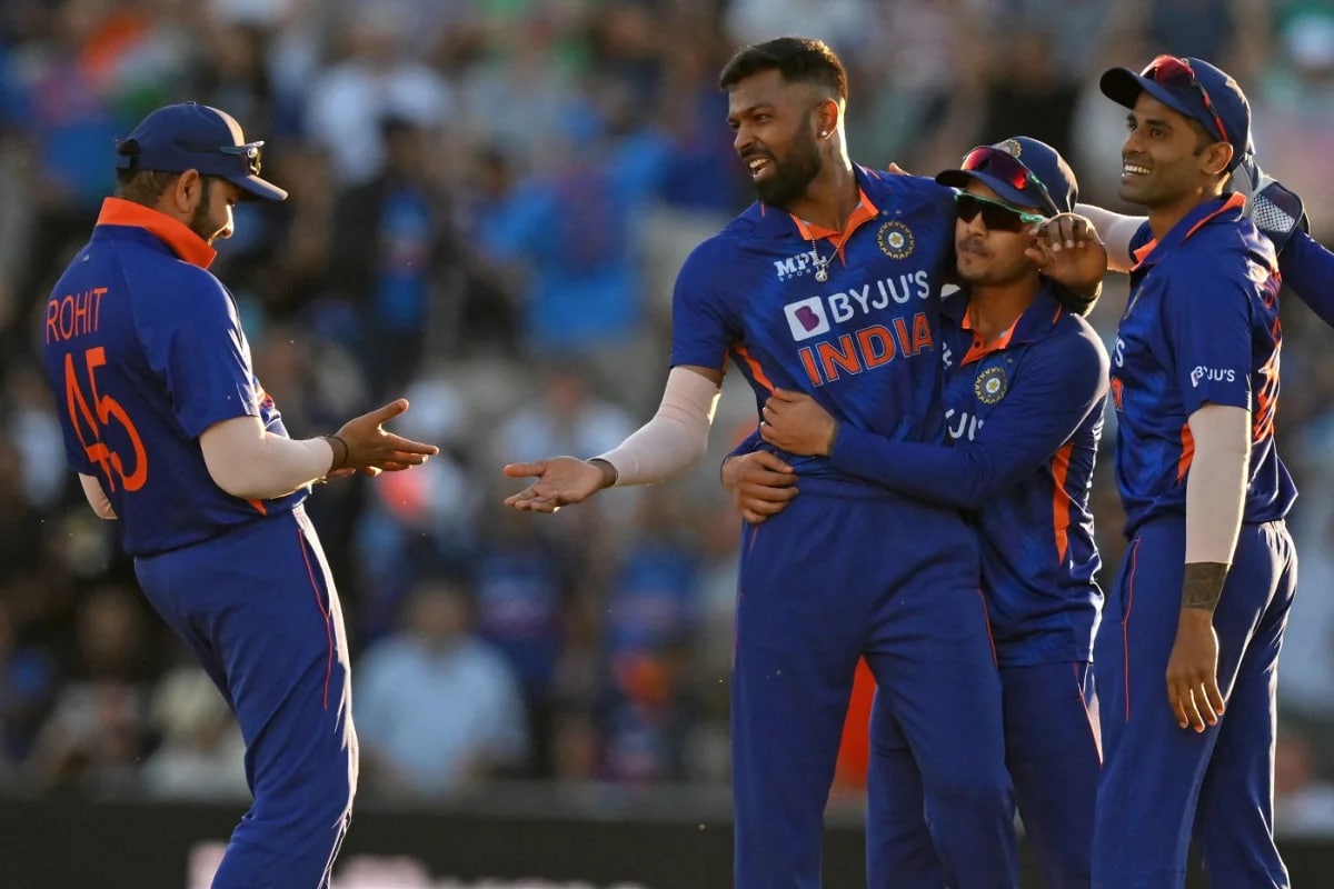 Hardik pandya breaks yuvraj singh record become first indian in t20 to get 4 wicket haul and 51 run
