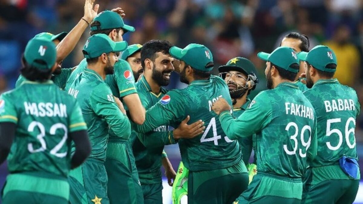 IND vs PAK मैच से कुछ घंटों पहले पाकिस्तान टीम में हुई धाकड़ खिलाड़ी की एंट्री, बाबर आजम ने ली राहत की सांस