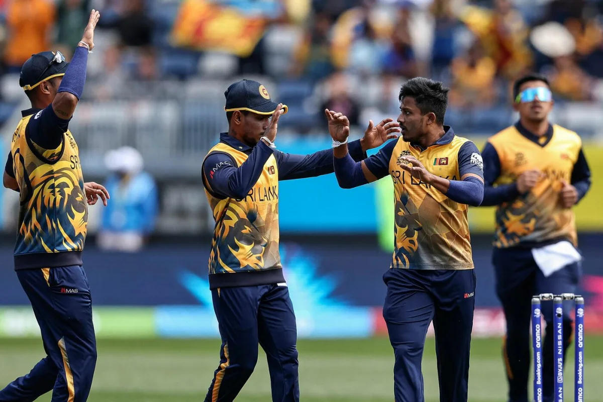 बड़ी खबर: श्रीलंका को UAE के खिलाफ जिताने वाला घातक गेंदबाज हुआ चोटिल, टी20 वर्ल्ड कप से भी हुआ बाहर