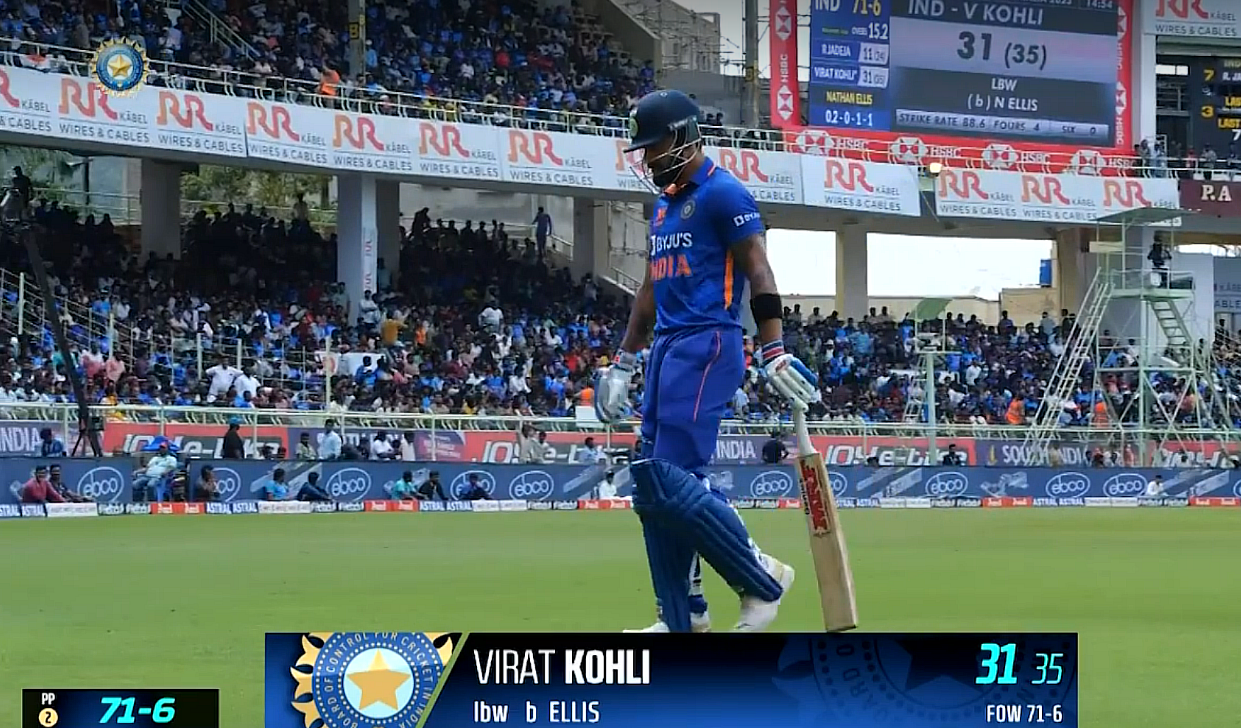 नौसिखिया गेंदबाज को Virat Kohli ने दिया अपना विकेट