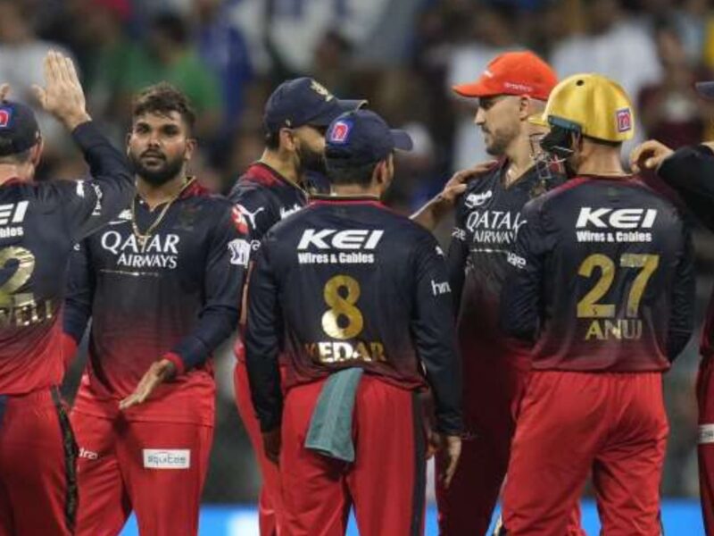 IPL 2023: गुजरात के खिलाफ मुकाबले से पहले RCB को तगड़ा झटका, टीम का सबसे अहम खिलाड़ी लौटा अपना देश