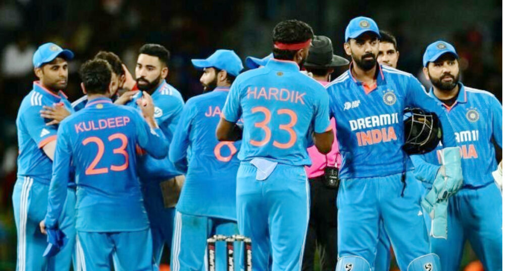 इस भारतीय खिलाड़ी ने जीता दिल, कंधा चोटिल होने के बावजूद Team India की लाज के लिए वर्ल्ड कप खेल रहा है ये खिलाड़ी