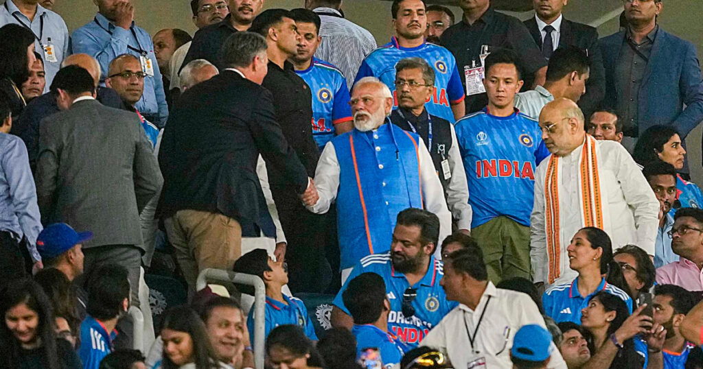 VIDEO: "पनौती ने हरवा दिया", वर्ल्ड कप 2023 की हार से सियासी पारा हुआ हाई, राहुल गांधी ने सरेआम उड़ाया PM मोदी का मजाक 