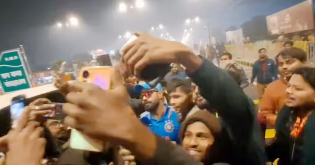 अयोध्या में विराट कोहली पर टूट पड़ी फैंस की भीड़, सेल्फी लेने के लिए मारा-मारी पर उतरे लोग, VIDEO देख सहम जाएंगे आप