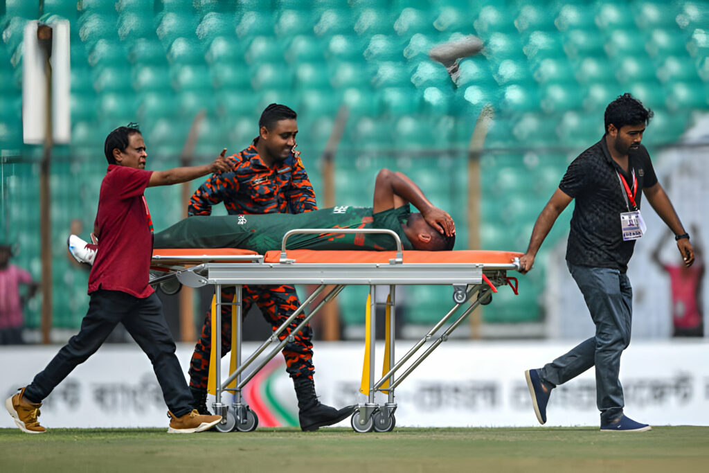  बांग्लादेश-श्रीलंका के बीच खेला गया 'खूनी वनडे', 1 मैच में 4 खिलाड़ी हुए चोटिल, एक को ले जाना पड़ा अस्पताल