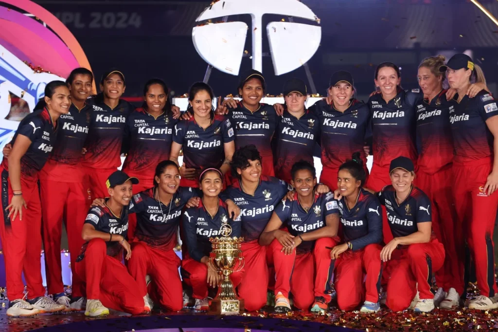 RCB की बेटियों ने ट्रॉफी जीत किया कमाल, PSL से कहीं ज्यादा की बंपर कमाई, तो हारकर भी दिल्ली पर हुई करोड़ों की बारिश