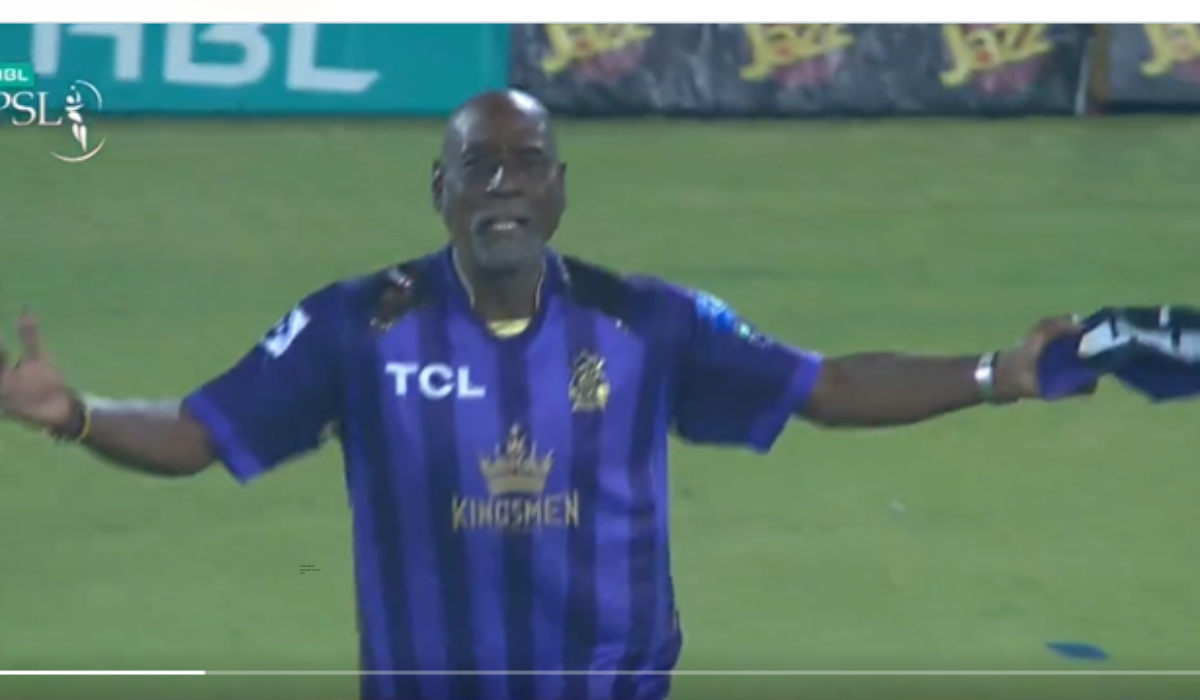 VIDEO: अंतिम गेंद पर शाहीन के खिलाफ वसीम ने छक्का जड़कर टीम को दिलाई जीत, तो विवियन रिचर्ड्स ने जमकर मनाया जश्न