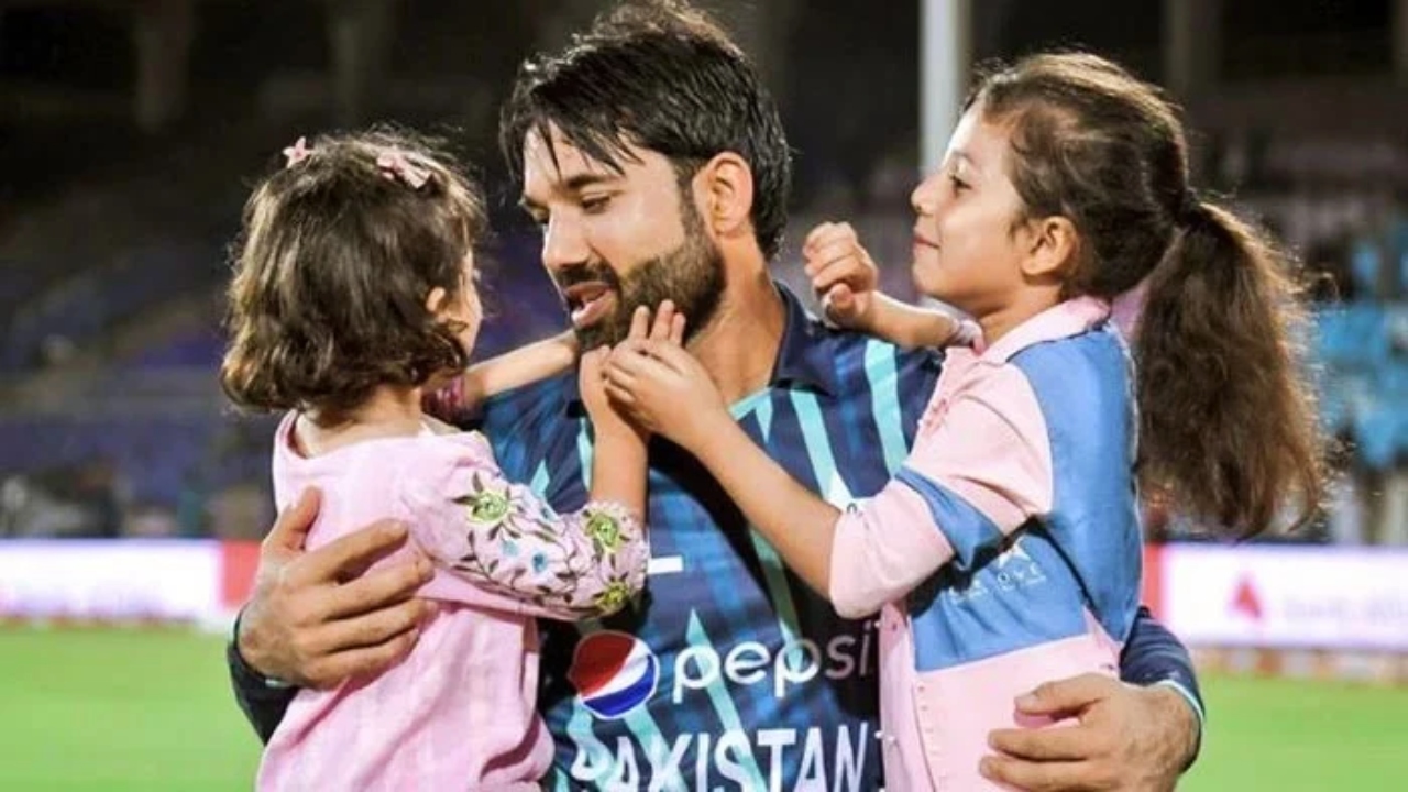 Mohammad Rizwan with her daughters